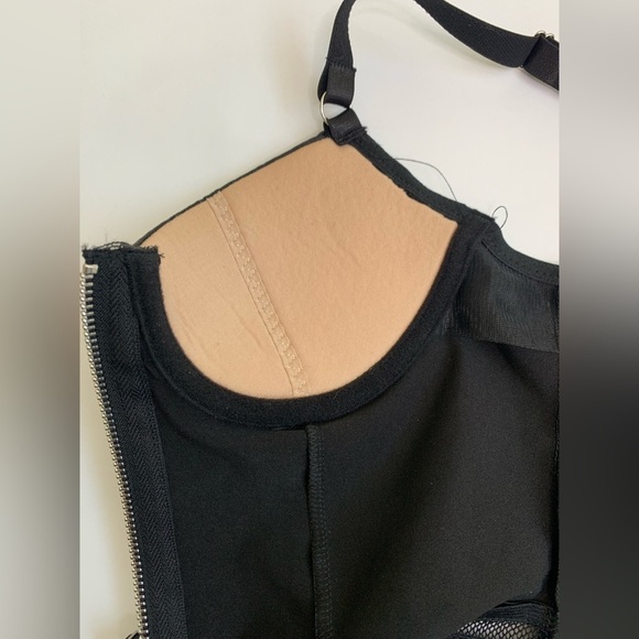 Fredericks Faux Leather Zip Up Corset Mesh Cups Garter Straps Size Small - Picture 6 of 8